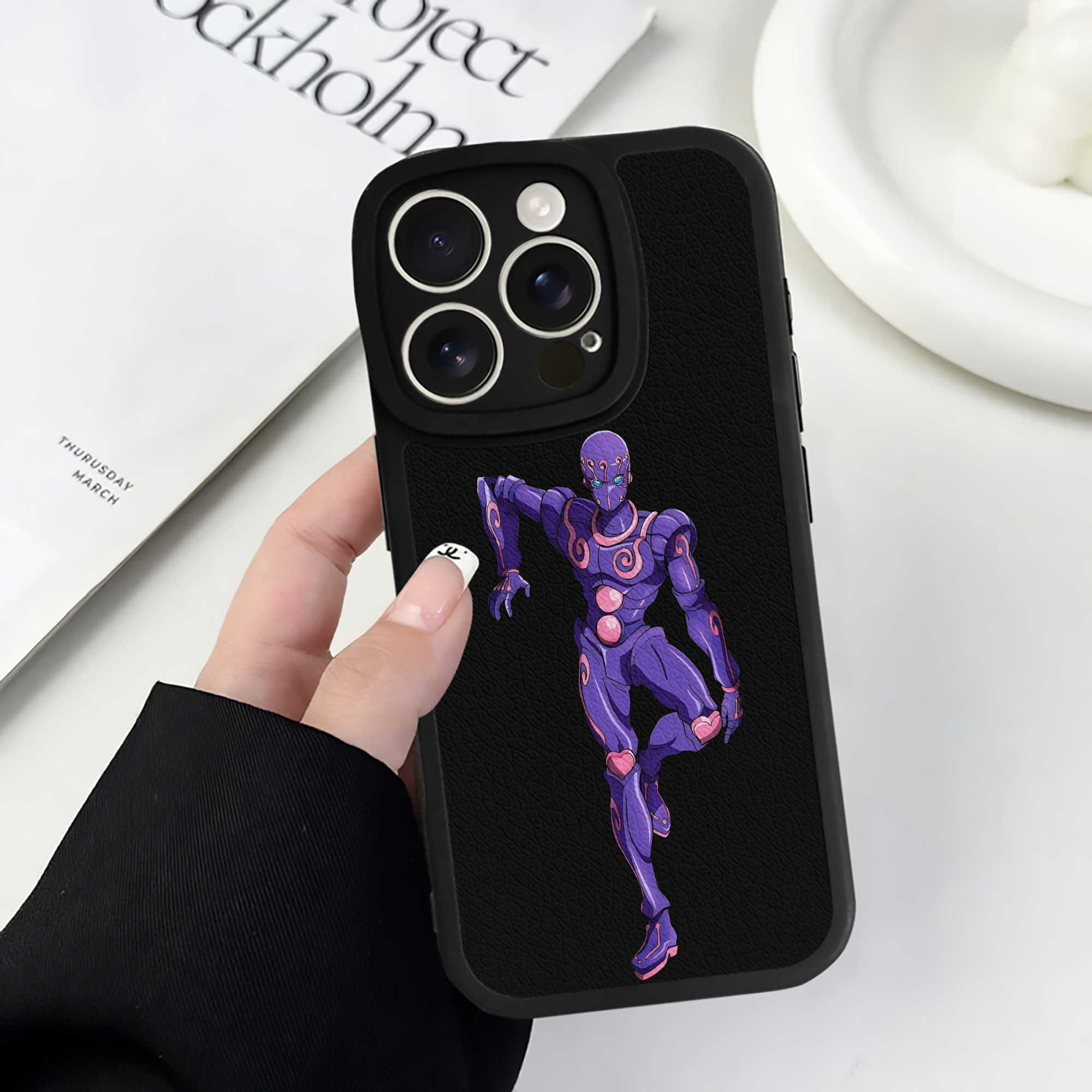 （画像用） ジョジョの奇妙な冒険 JoJo's Bizarre Adventure 【iPhone 16シリーズ対応】シリコンスマホケース（レザー調） 材質：シリコン